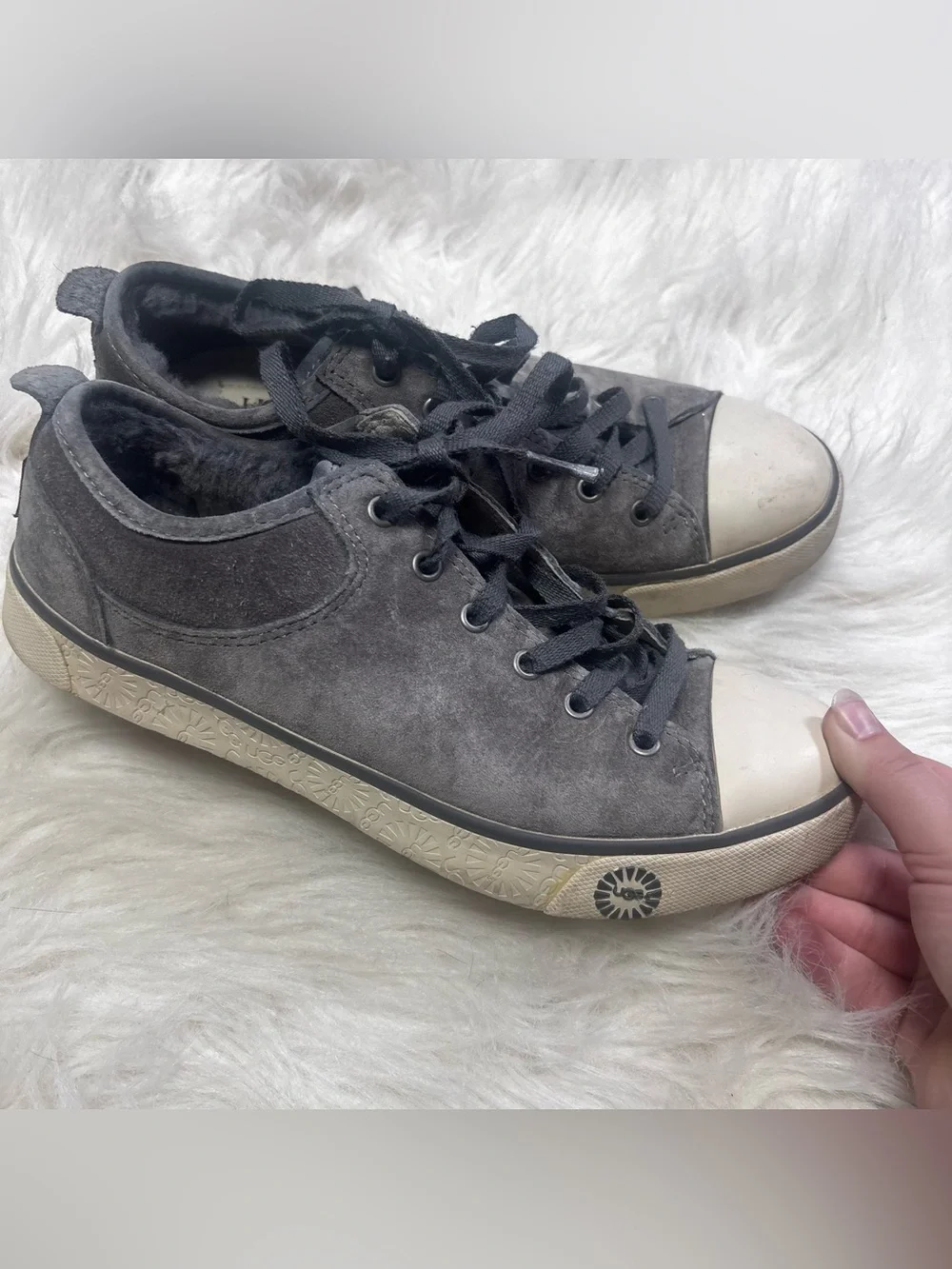UGG Evera Women’s Low-Top Sneakers size 7.5 Women’s
